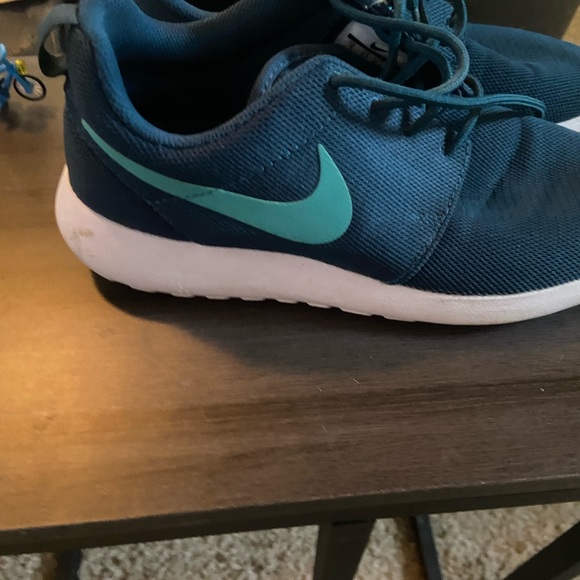 Nike Lightweight Sneakers in Tealish Blue - Picture 8 of 8